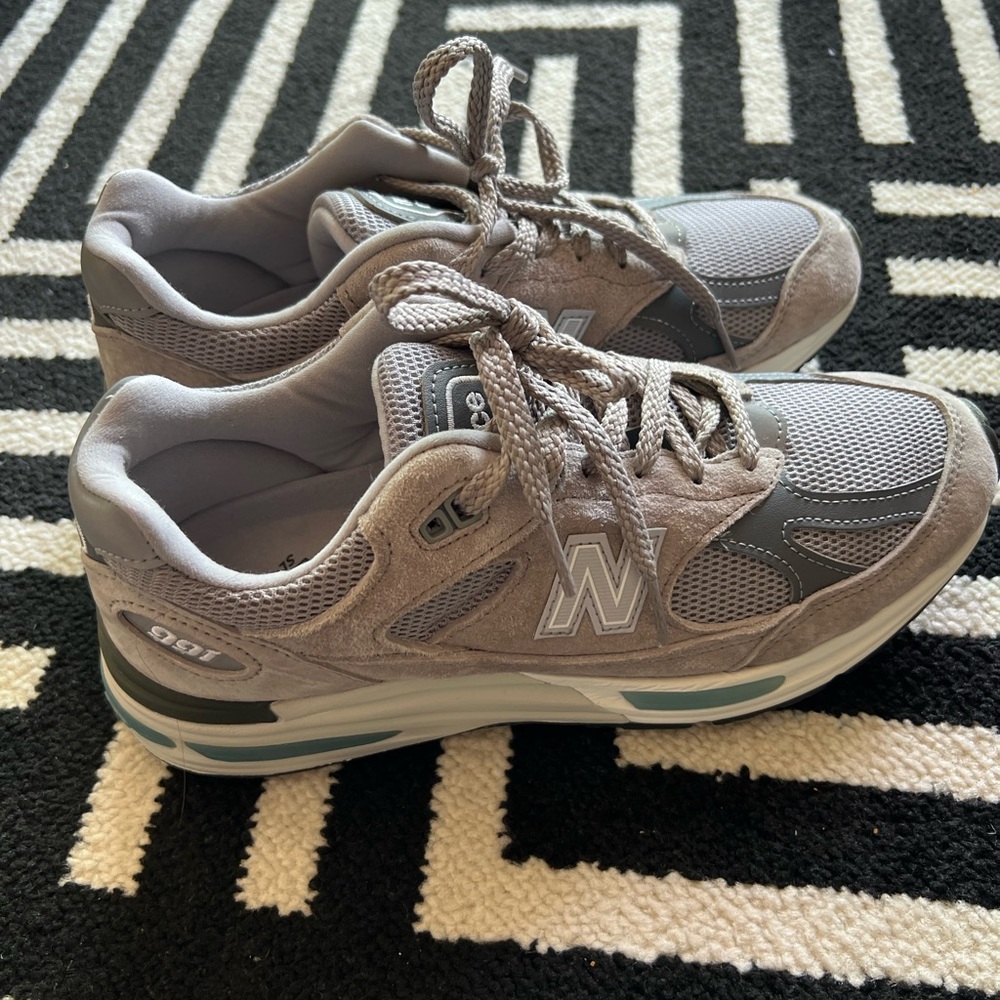 New Balance 991 v2 made in uk Sneakers in Gray M 6 / women’s 7.5